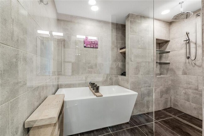 Building Photo - 3180 Mathieson Dr NE