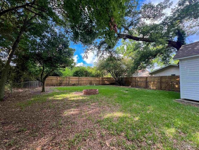 Building Photo - 2265 Klinger St