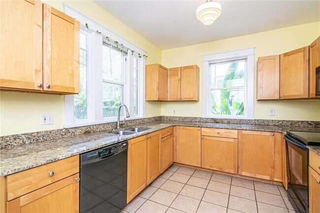 Building Photo - 310 E Idlewild Ave