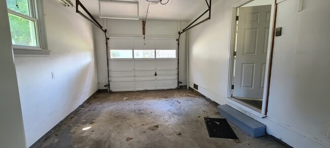 Building Photo - 113 S Broadview Cir Dr