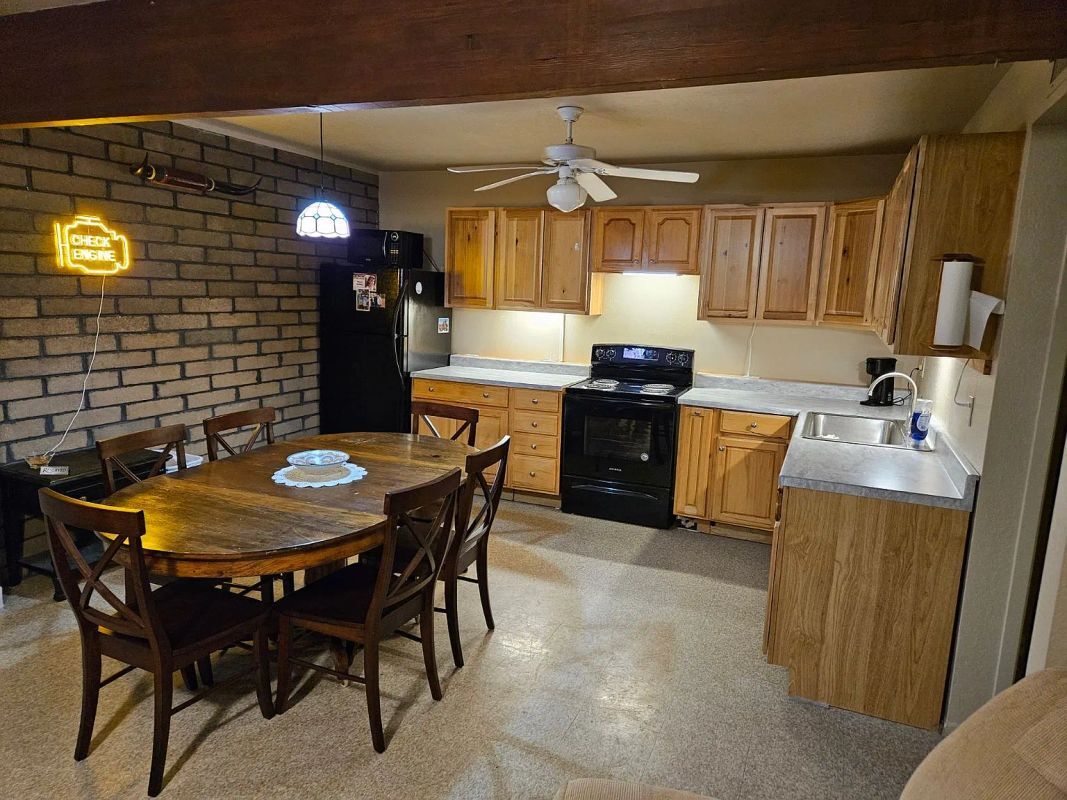 Building Photo - 820 S Yaqui Dr
