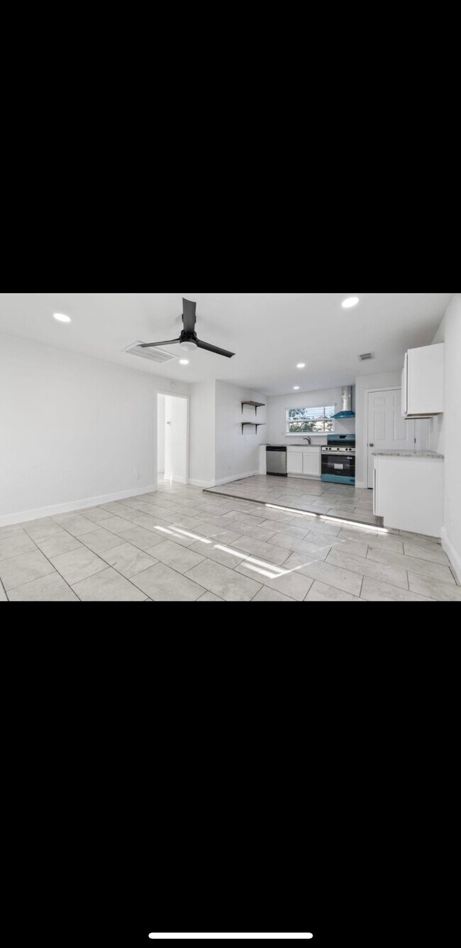 Building Photo - 10602 Buffum St