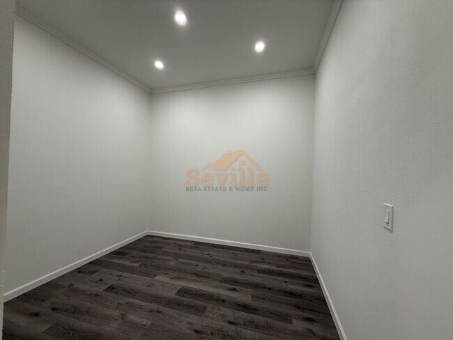 Building Photo - 354 Peralta St