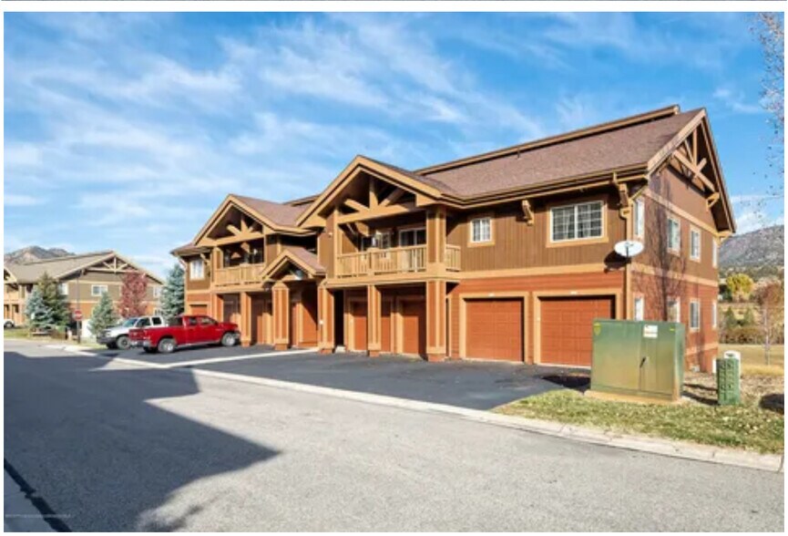 Primary Photo - 511 River View Dr