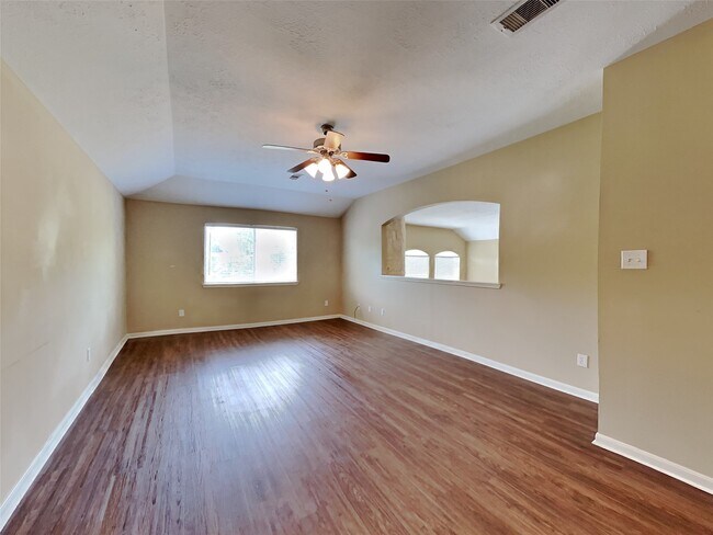Building Photo - 912 Summer Wood Blvd