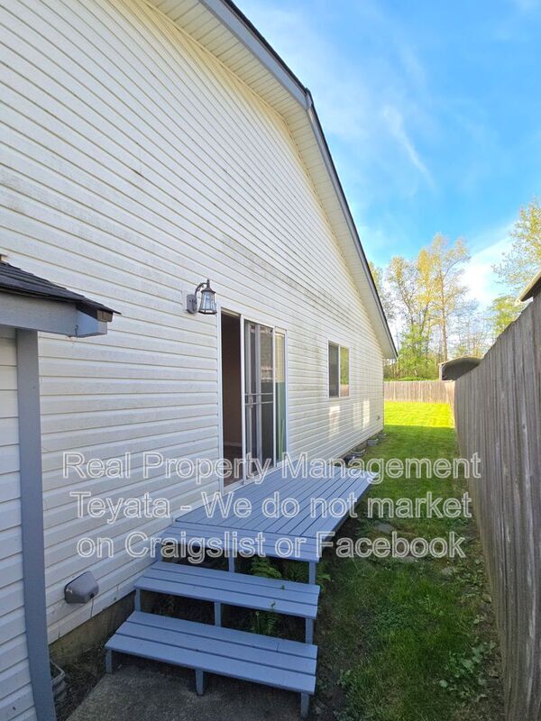 Building Photo - 258 B St