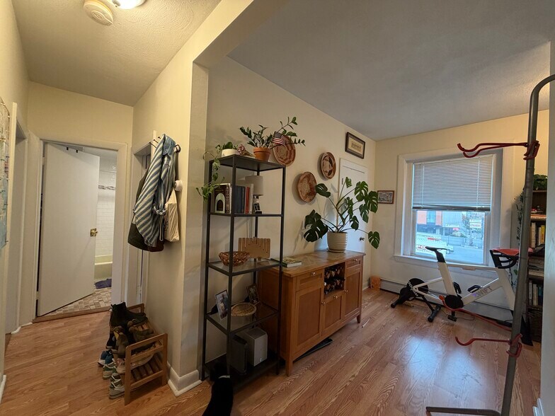 Primary Photo - 2 Central St