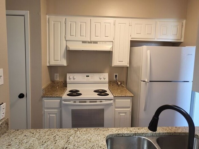 Building Photo - 809 Treadwell Ct