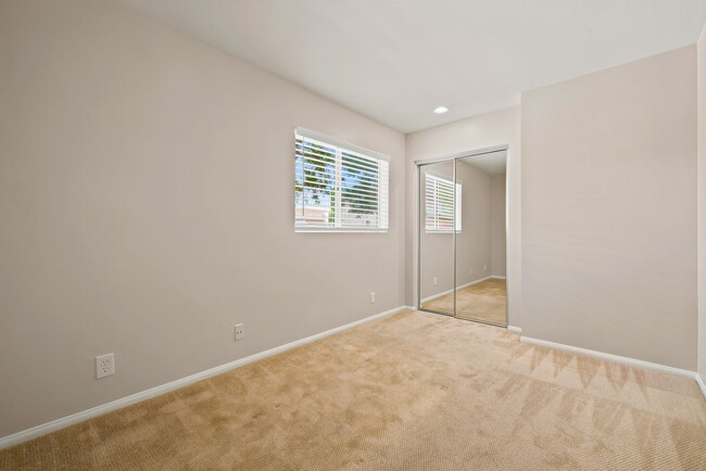 Building Photo - 225 20th St