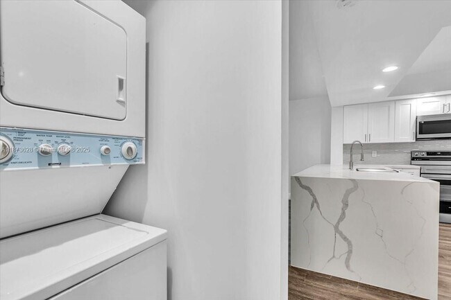 Building Photo - 1201 SW 128th Terrace