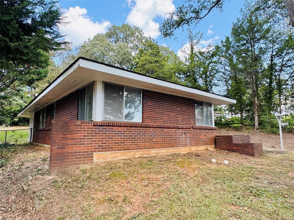 Building Photo - 807 Gillespie St