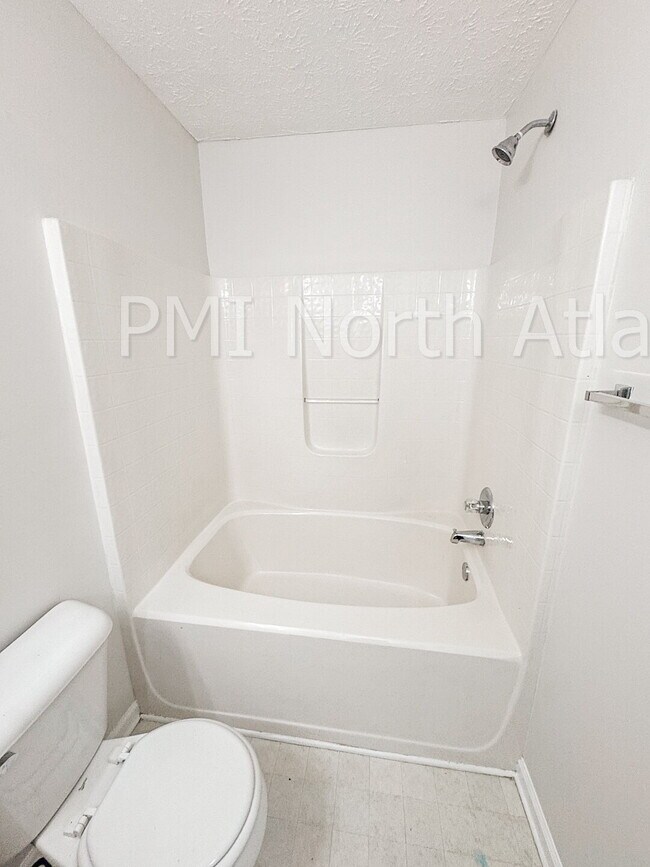 Building Photo - 5175 Sky Ridge Way