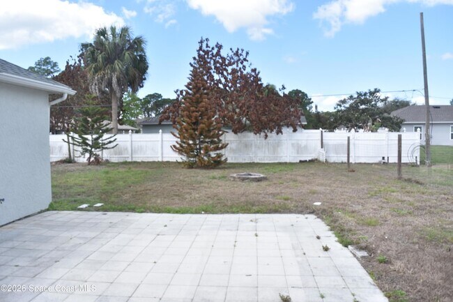 Building Photo - 482 Tuloma Ave SW