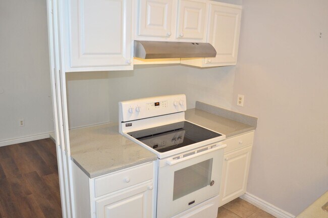 Building Photo - Beautiful Condo in Prime Centerville Location!