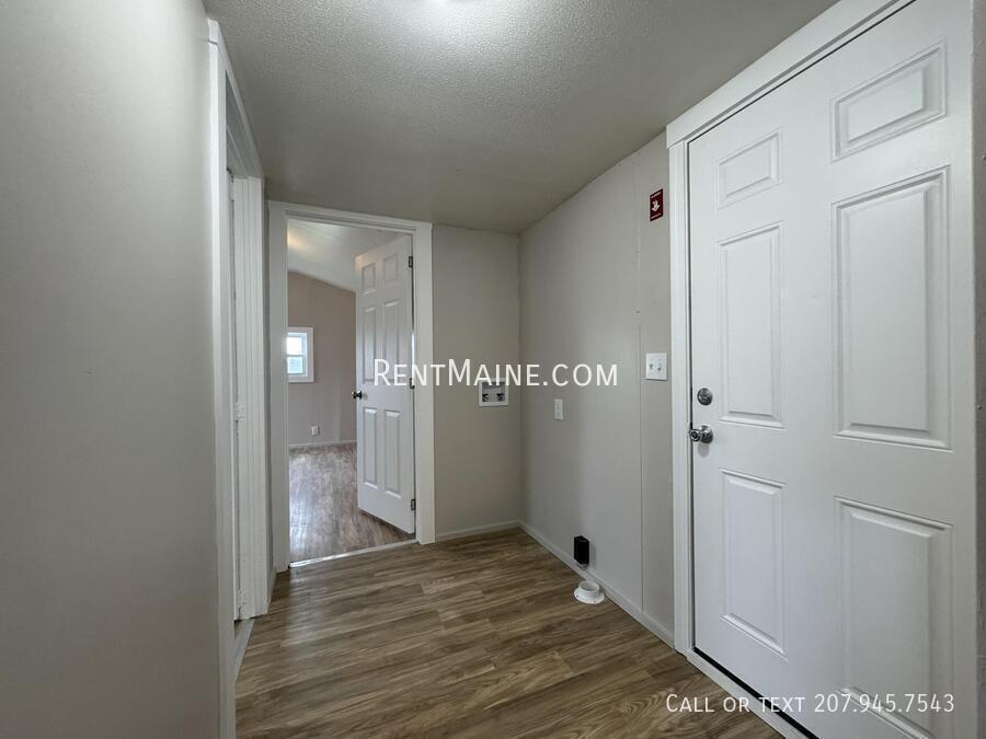 Building Photo - 108 D St