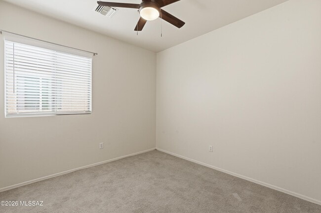 Building Photo - 584 N Highlands Grove Ln
