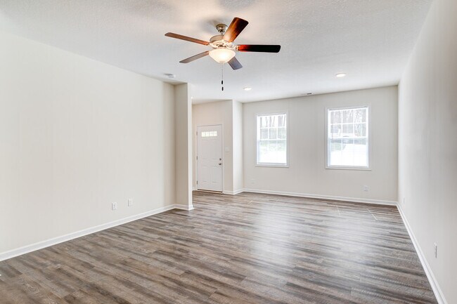 Building Photo - 312 Bogle St