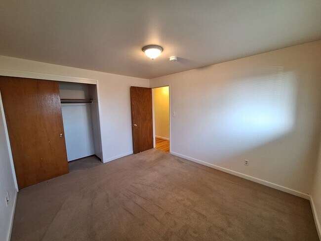 Building Photo - 5867 Madrona Dr