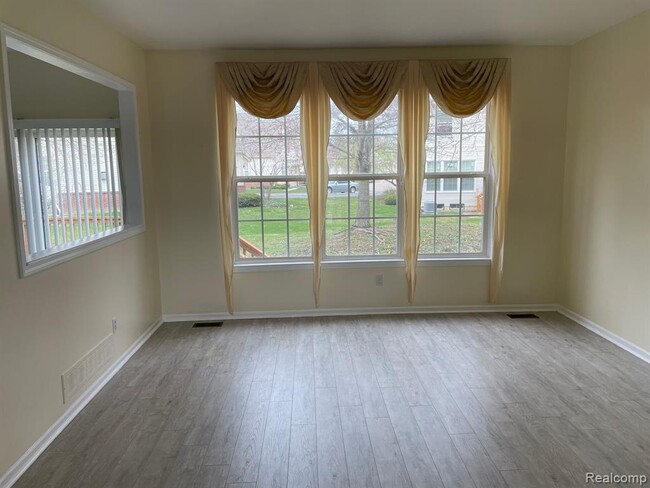 Building Photo - 38463 Saratoga Cir
