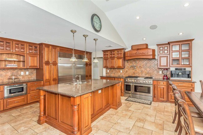 Building Photo - 343 Oyster Bay Road