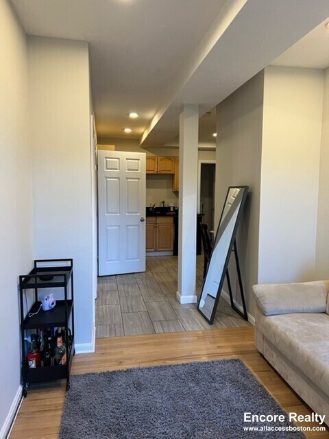 Building Photo - 220 Hanover St