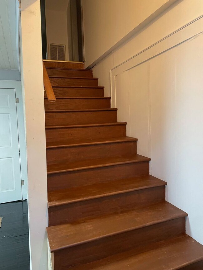 Building Photo - 1098