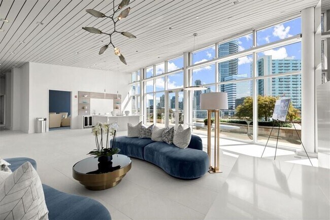 Building Photo - 10 Terminus Luxury 2 Bedroom Condo in Heart of Buckhead