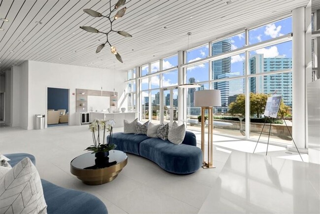 Building Photo - Luxury Living in Buckhead!