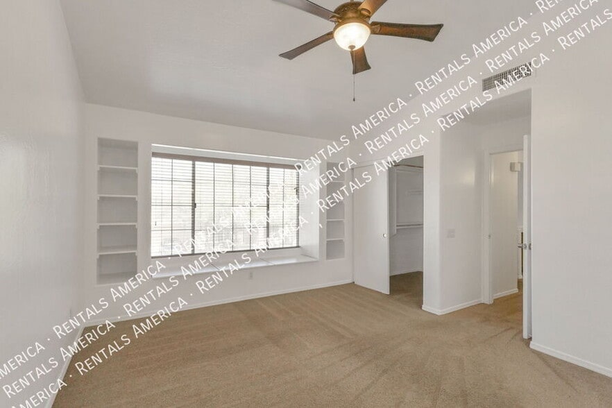 Building Photo - 1449 E Park Ave