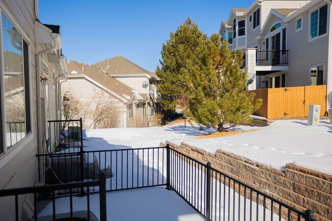 Building Photo - 2960 Newport Cir