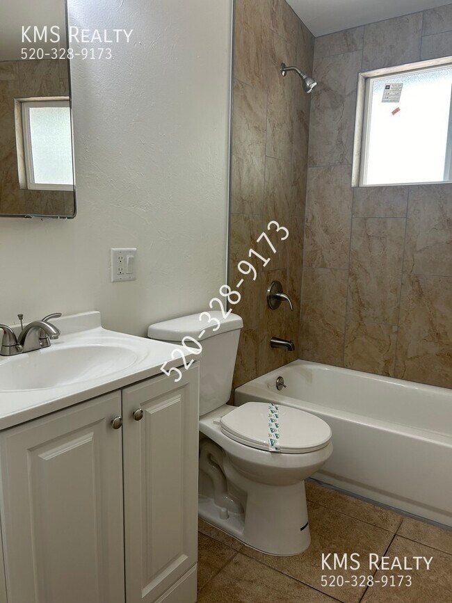 Building Photo - 5126 E Bellevue St