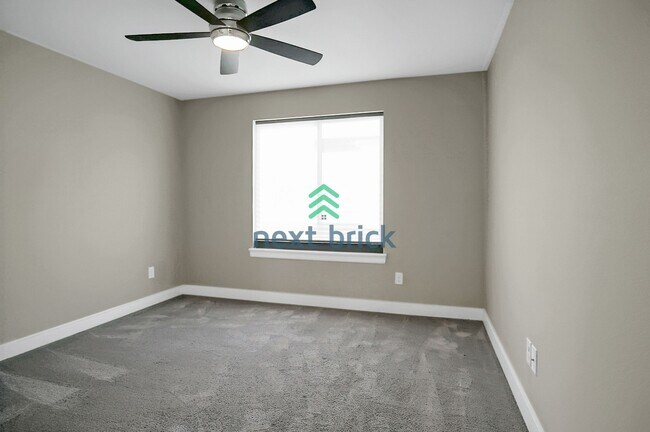Building Photo - 4 BED AND 2.5 BATH SINGLE FAMILY HOUSE FOR RENT
