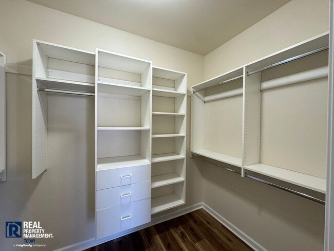 Building Photo - Beautiful 2-Bedroom Townhome with Vaulted Ceilings & 2-Car Garage!!