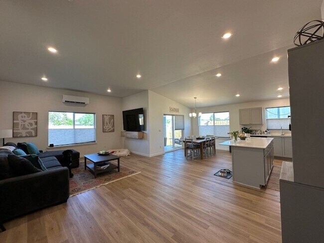Building Photo - MOVE IN SPECIAL - Beautiful Newer 3 Bedroom / 2 Bath Home in NE Madras - PENDING APPLICATION