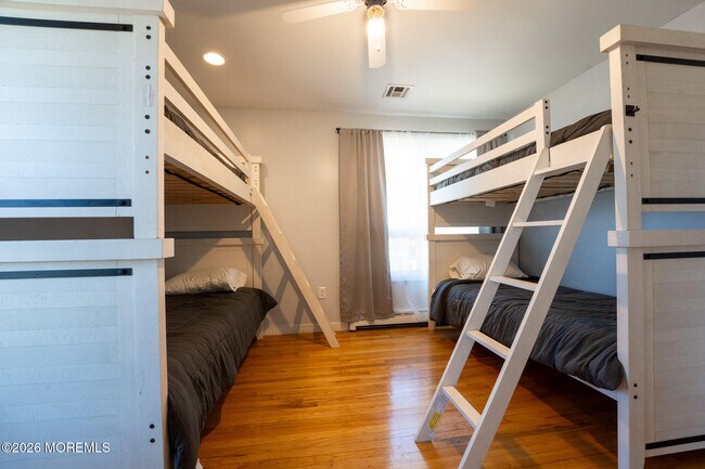 Building Photo - 406 Lawrence Dr