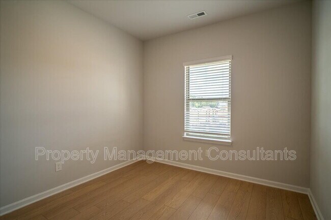 Building Photo - 22845 Dashwood Ln