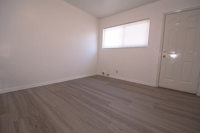 Building Photo - 306 N Azusa Ave