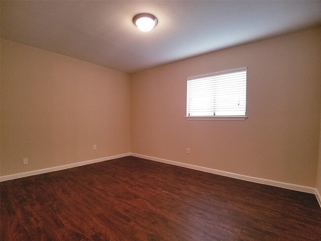 Building Photo - 6927 Tara Dr