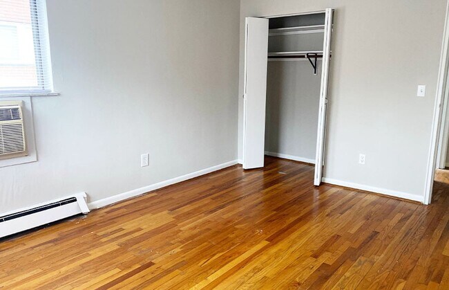 Building Photo - 539 Lowell Ave