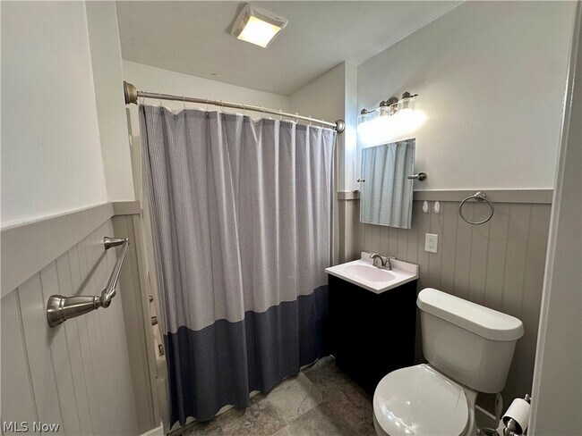 Building Photo - 1093 N Main St