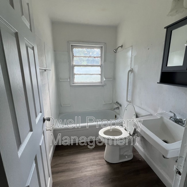 Building Photo - 1916 Dabney Dr