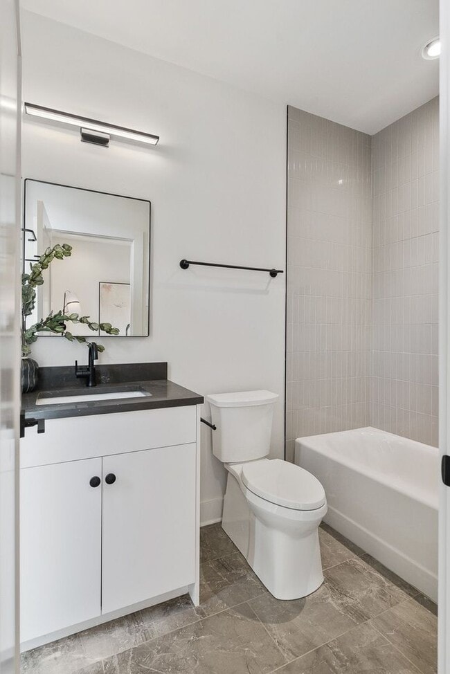 Building Photo - Stunning End Unit Townhome in Salemtown