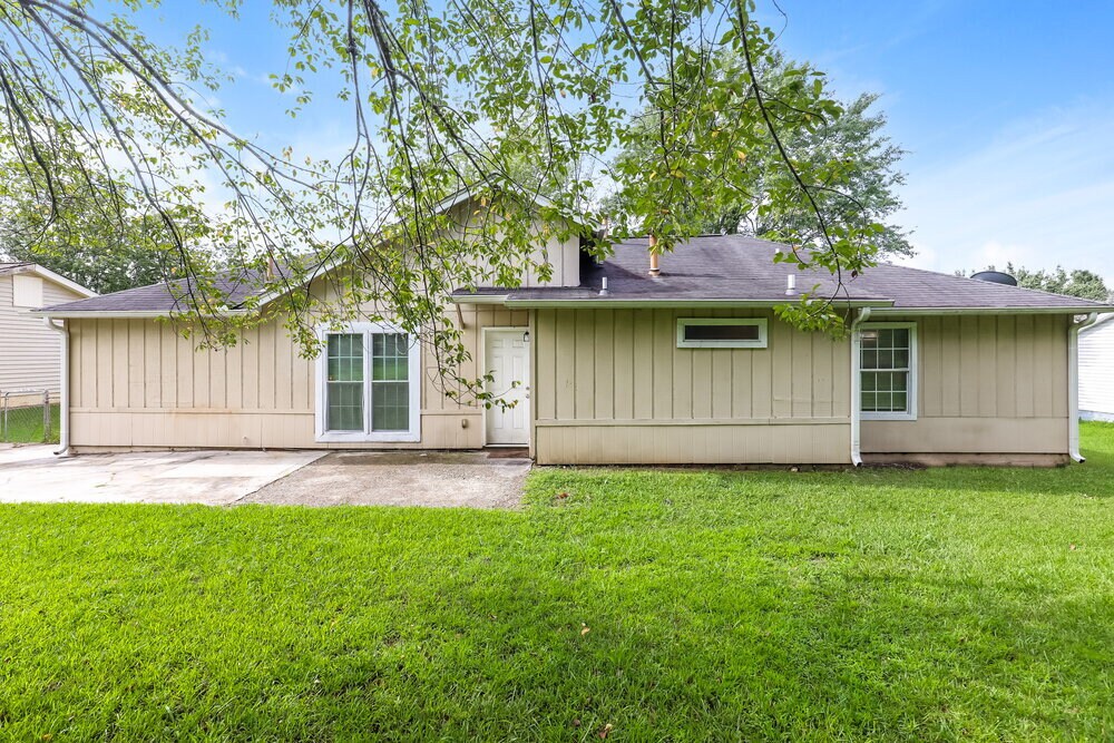 Building Photo - 9512 Forest Knoll Dr