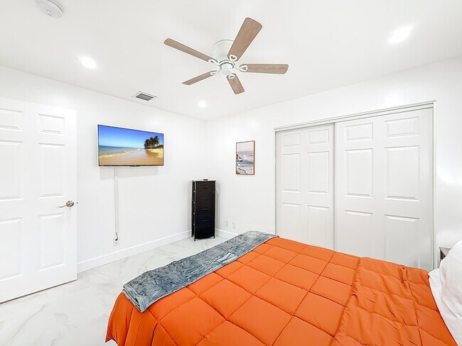 Building Photo - 635 Kingbird Cir
