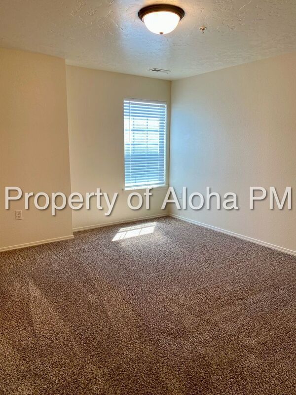 Building Photo - 1053 W Pine Ave