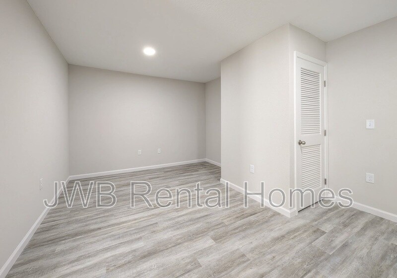Building Photo - 1116 Comanche St