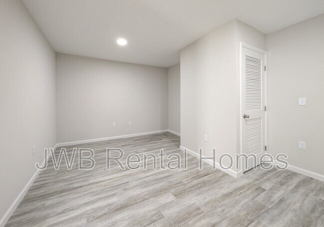 Building Photo - 1116 Comanche St