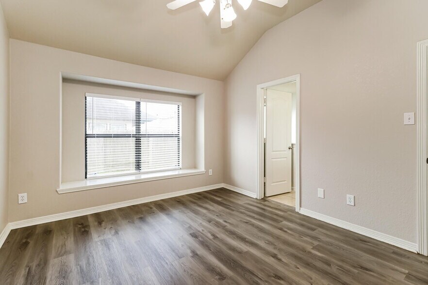 Building Photo - 969 Oak Lynn Dr