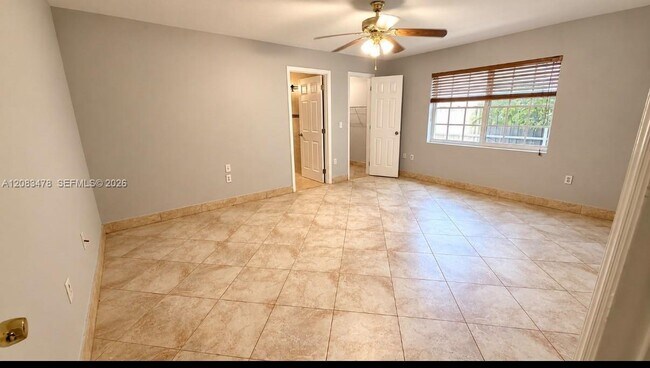 Building Photo - 10620 SW 146th Ct