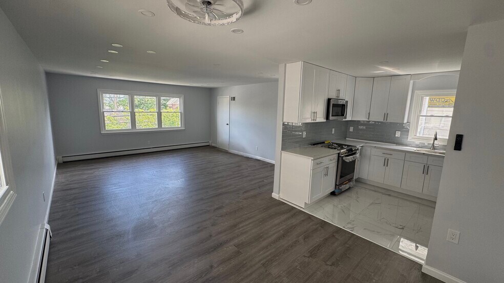 Building Photo - 627 Avenue E